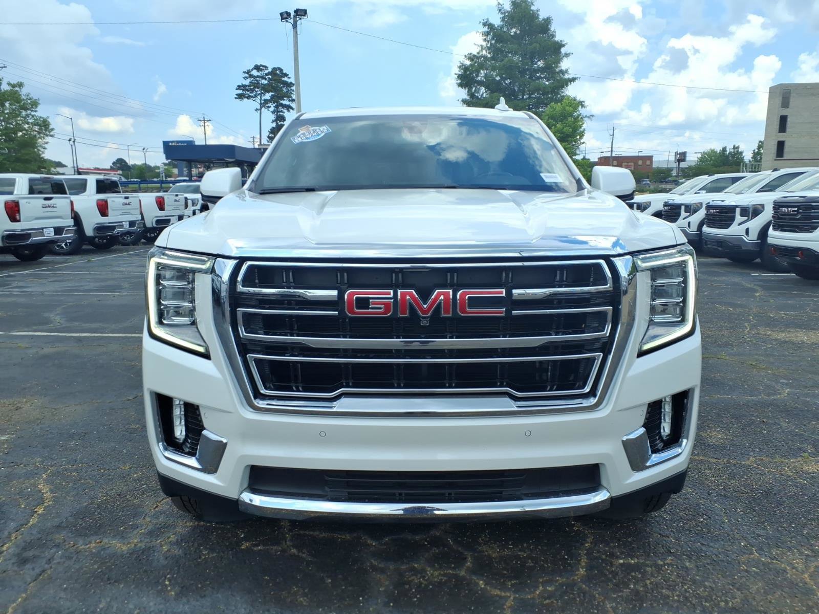 Used 2021 GMC Yukon SLT w/ SLT Premium Package RWD image 2