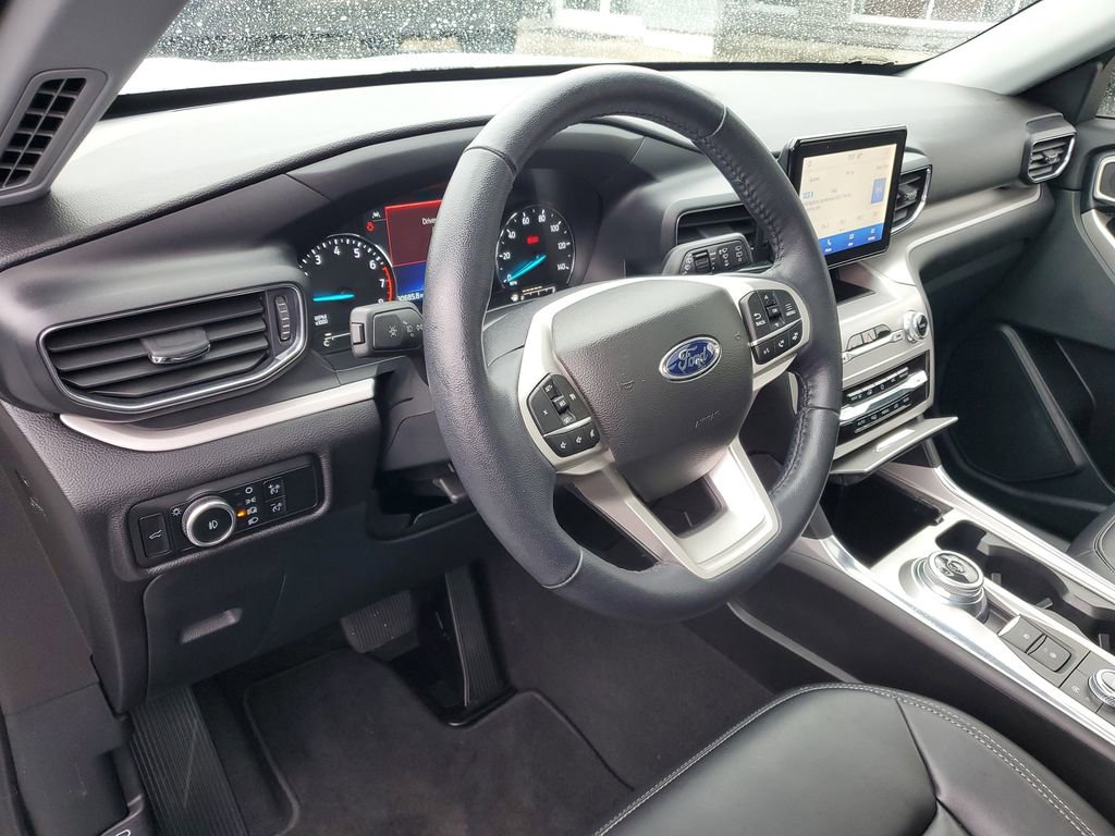 Used 2023 Ford Explorer XLT w/ Equipment Group 202A image 13