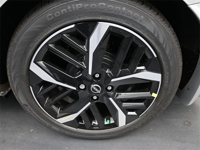 New 2025 Nissan Versa SR w/ Trunk Package image 16