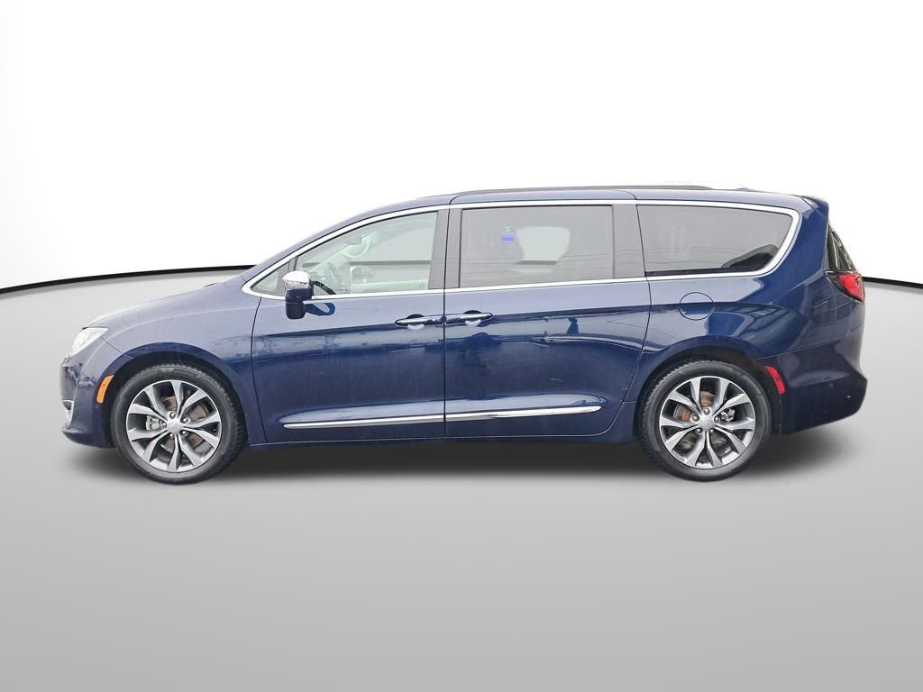 Used 2017 Chrysler Pacifica Limited image 2