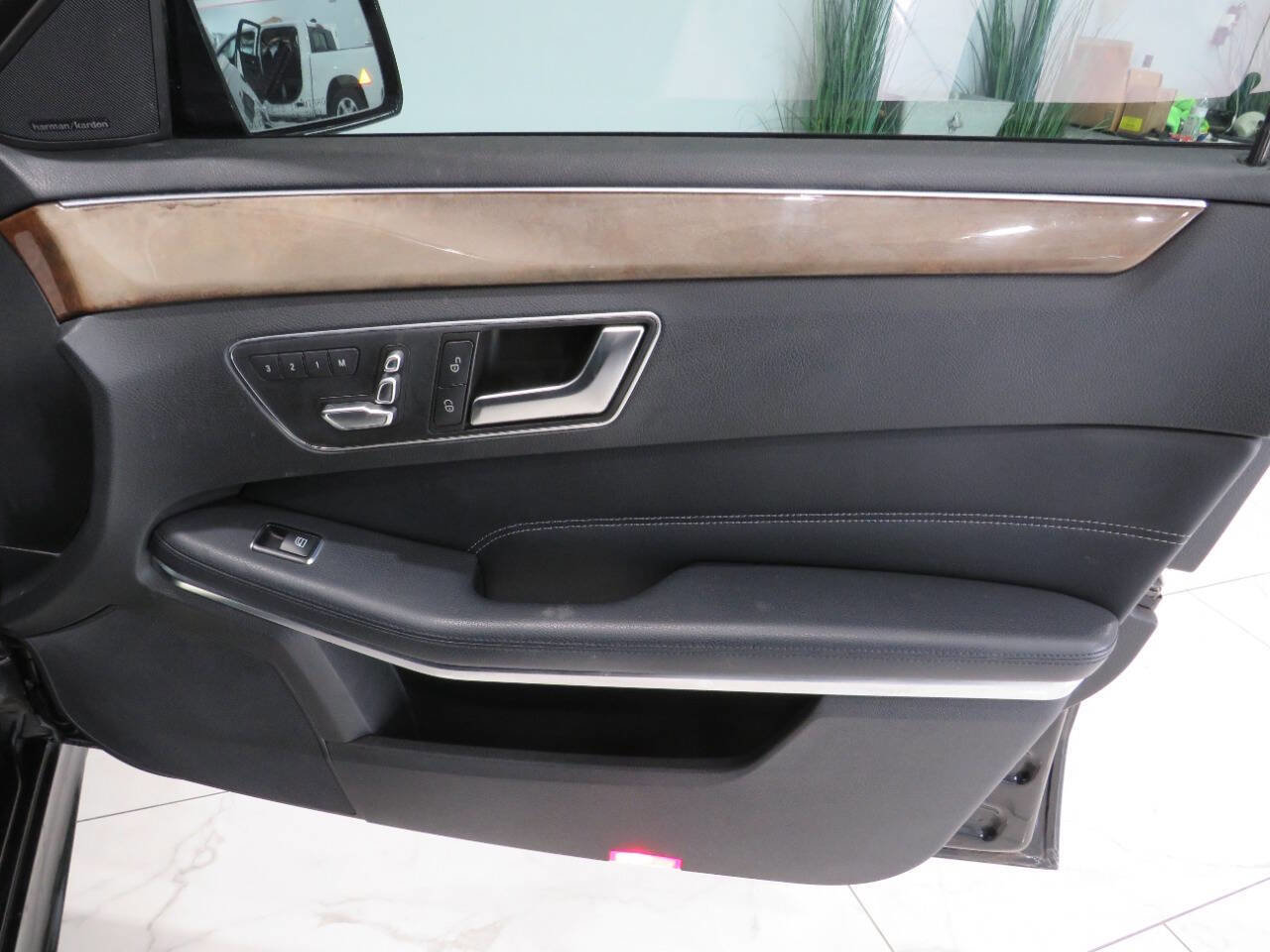 Used 2014 Mercedes-Benz E 350 Sedan image 27