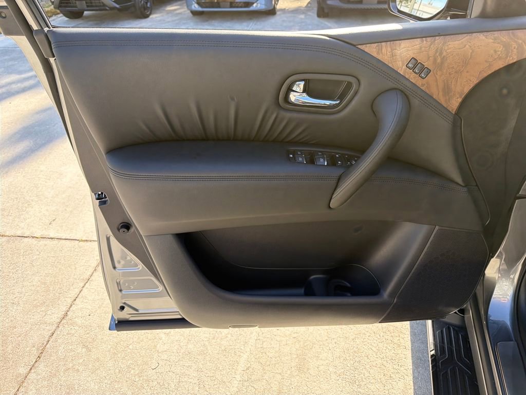 Used 2024 Nissan Armada SL w/ Captain's Chairs Package RWD image 17