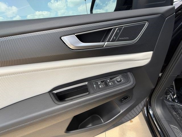 Used 2025 Volkswagen Atlas Cross Sport SEL Premium R-Line AWD/4WD image 11