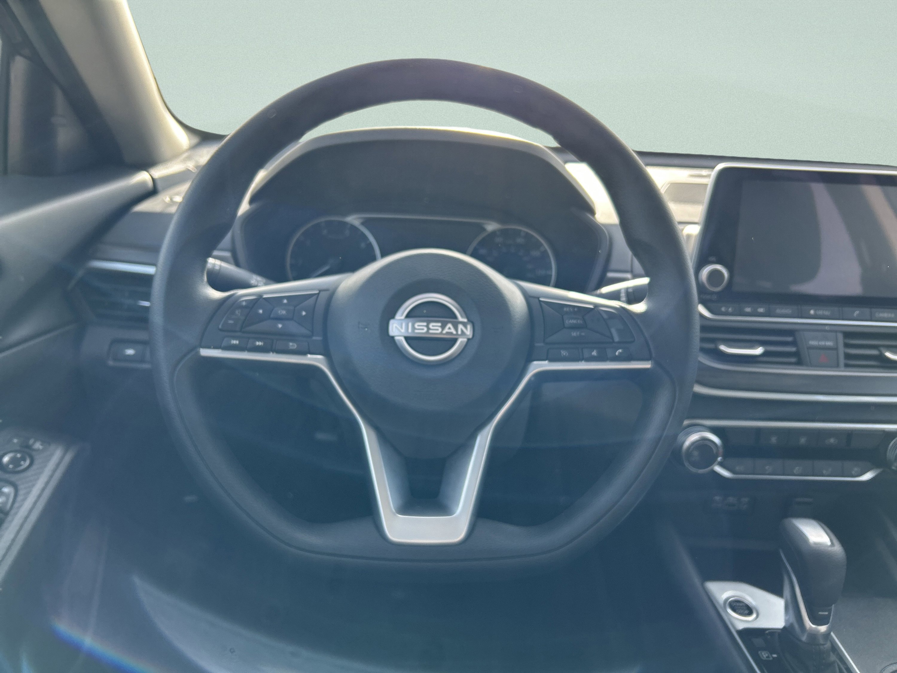 Used 2025 Nissan Altima 2.5 SV FWD image 19