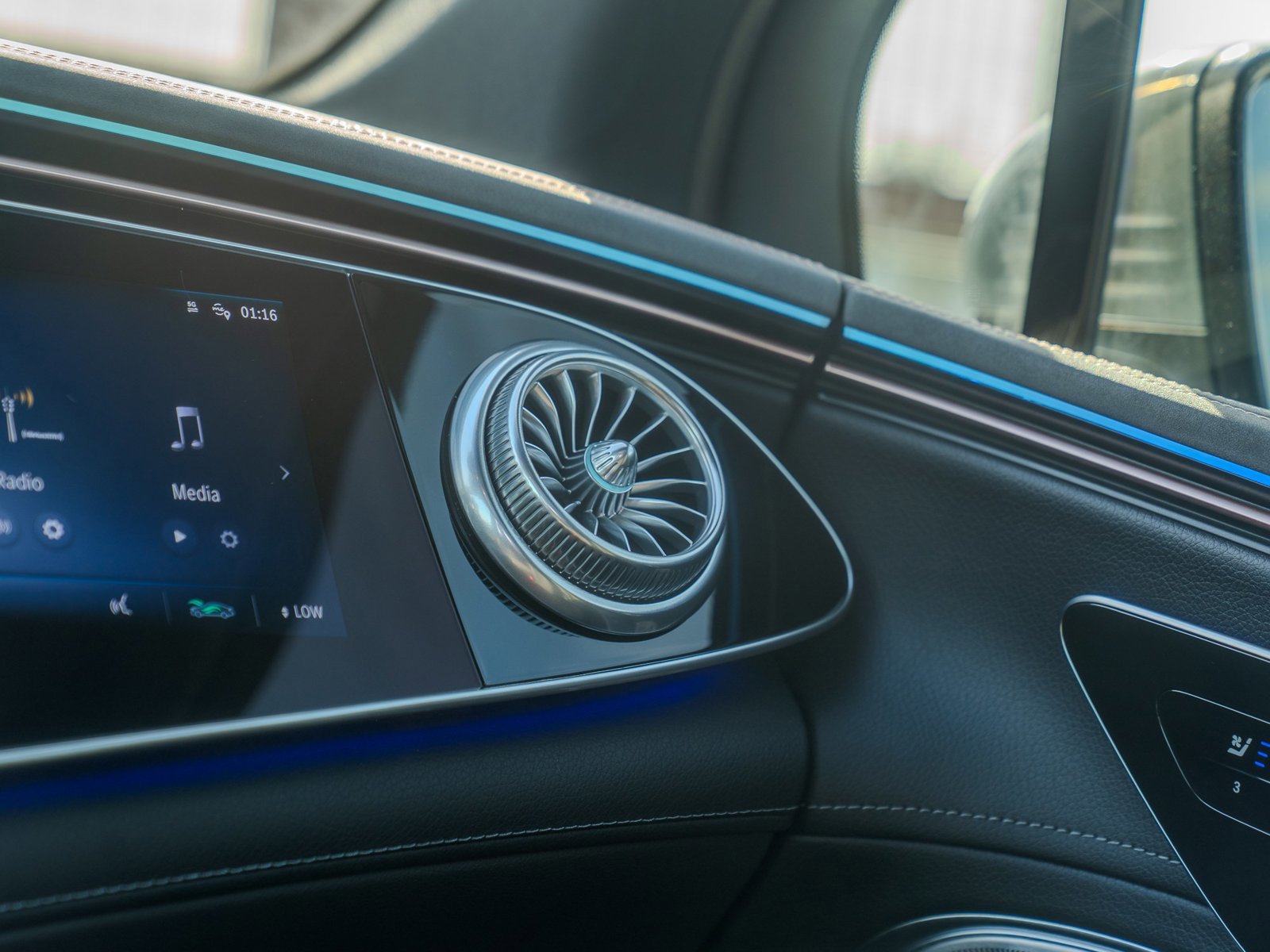 Used 2025 Mercedes-Benz EQS 580 4MATIC SUV image 25