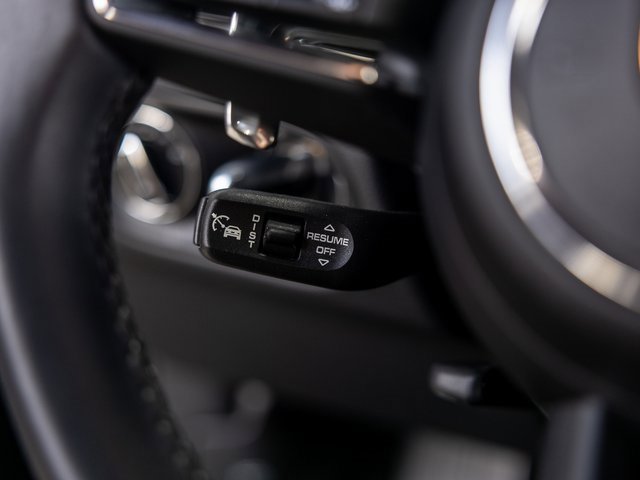 Certified 2025 Porsche Macan image 47