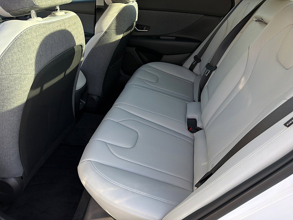 Certified 2025 Hyundai Elantra Limited image 7