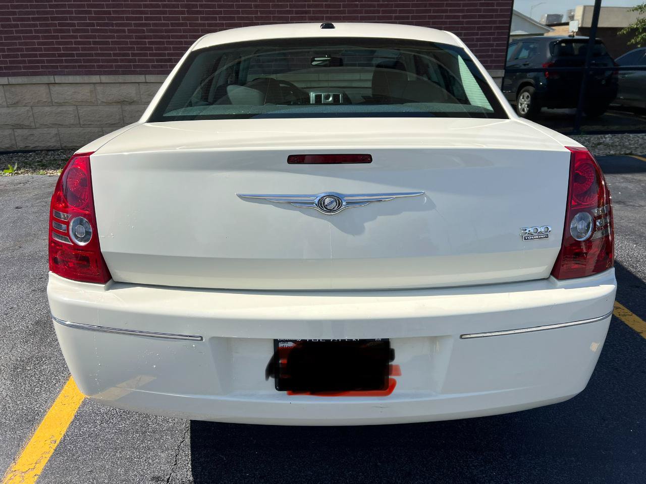 Used 2010 Chrysler 300 Touring RWD image 3