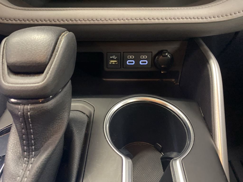 Used 2023 Toyota Highlander L image 29