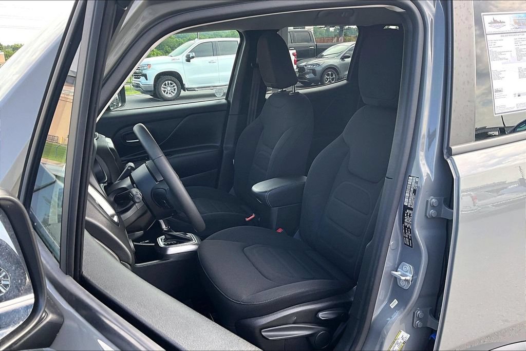 Used 2022 Jeep Renegade Latitude AWD/4WD image 23