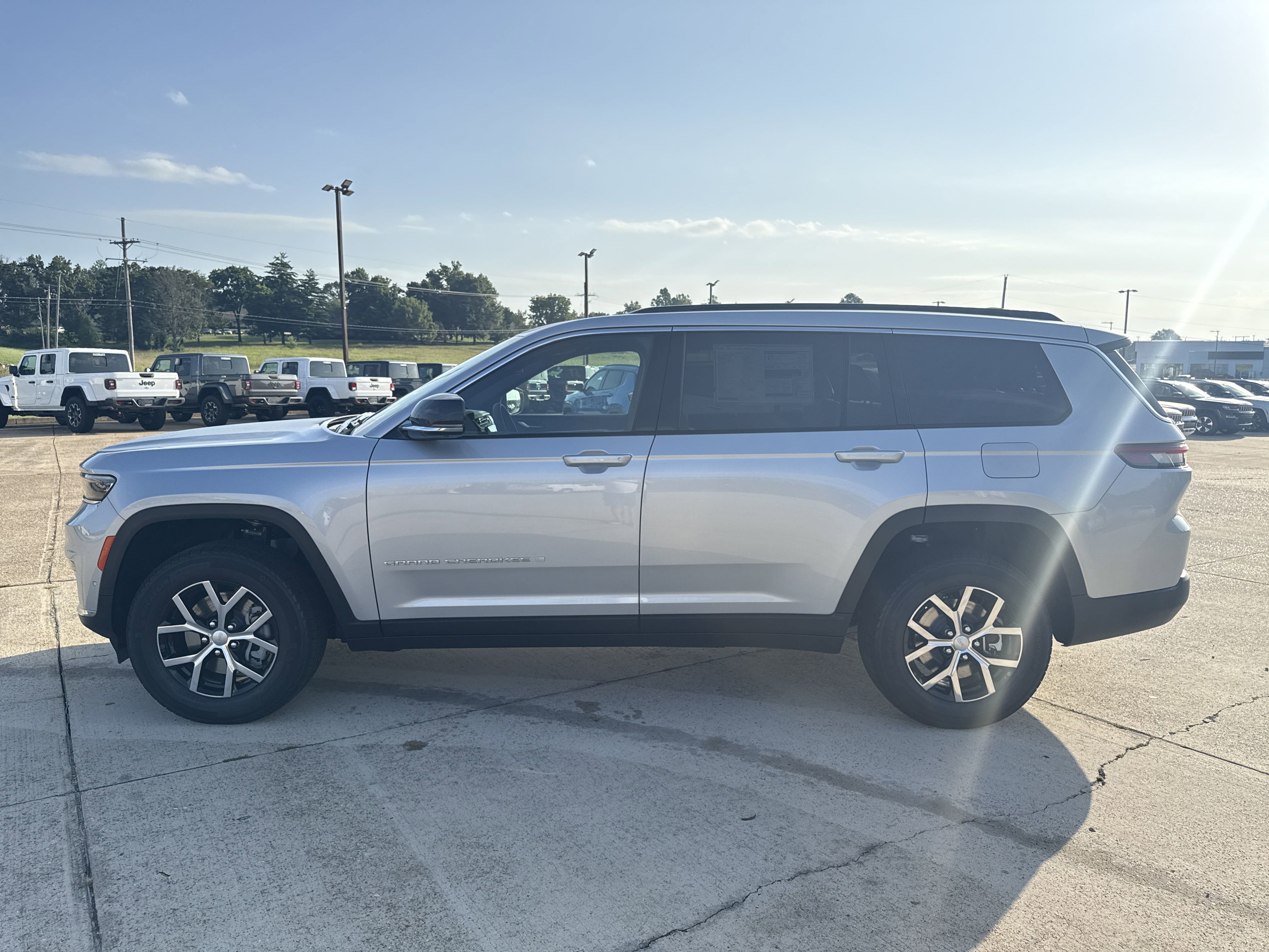 New 2025 Jeep Grand Cherokee L Limited image 5