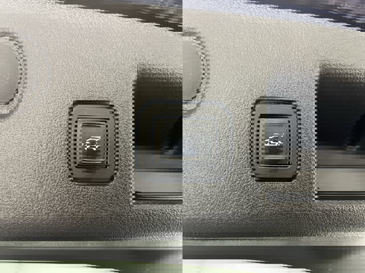 Certified 2022 Chevrolet Equinox Premier w/ LPO, Floor Liner Package image 32