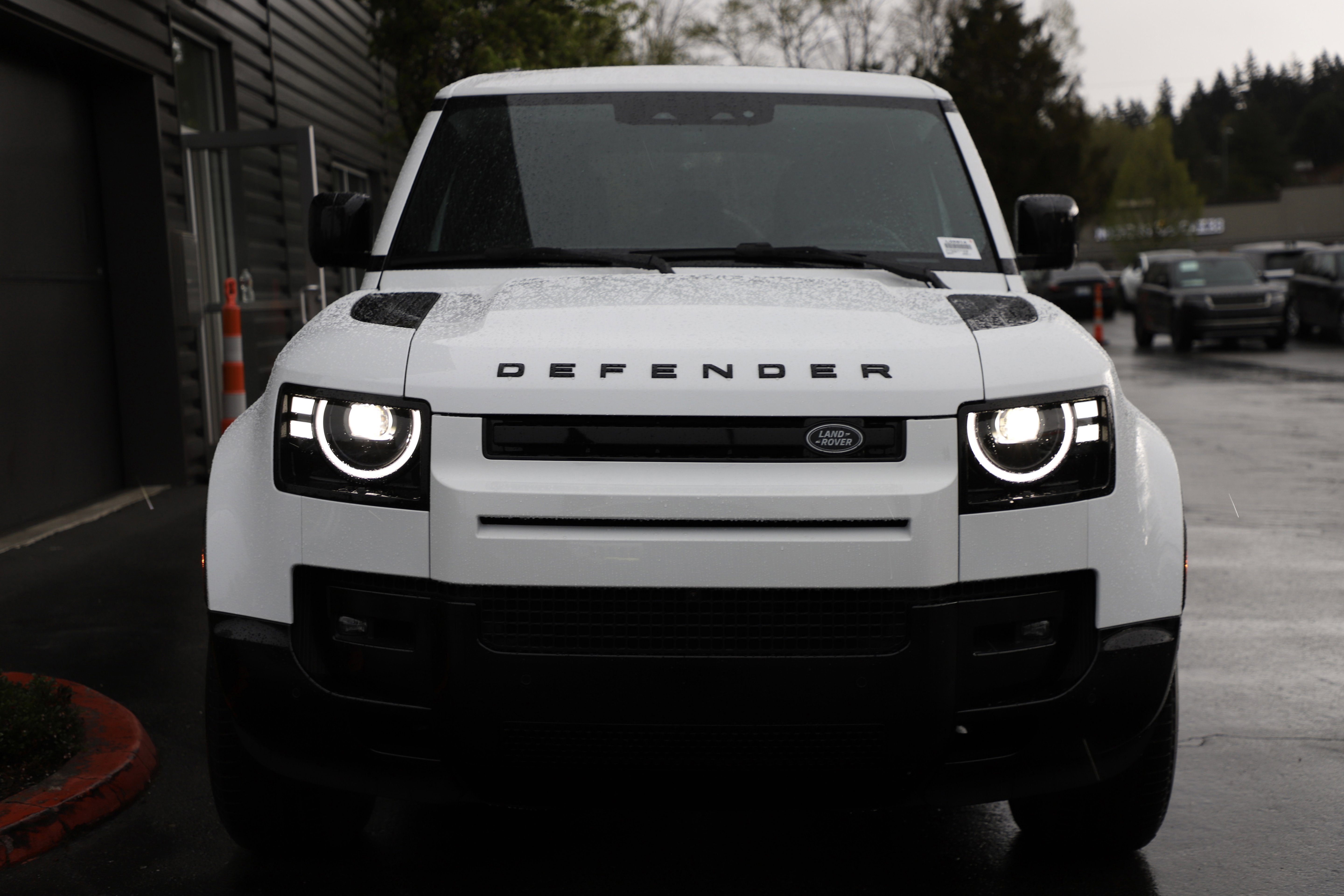 New 2026 Land Rover Defender 110 X-Dynamic SE image 6