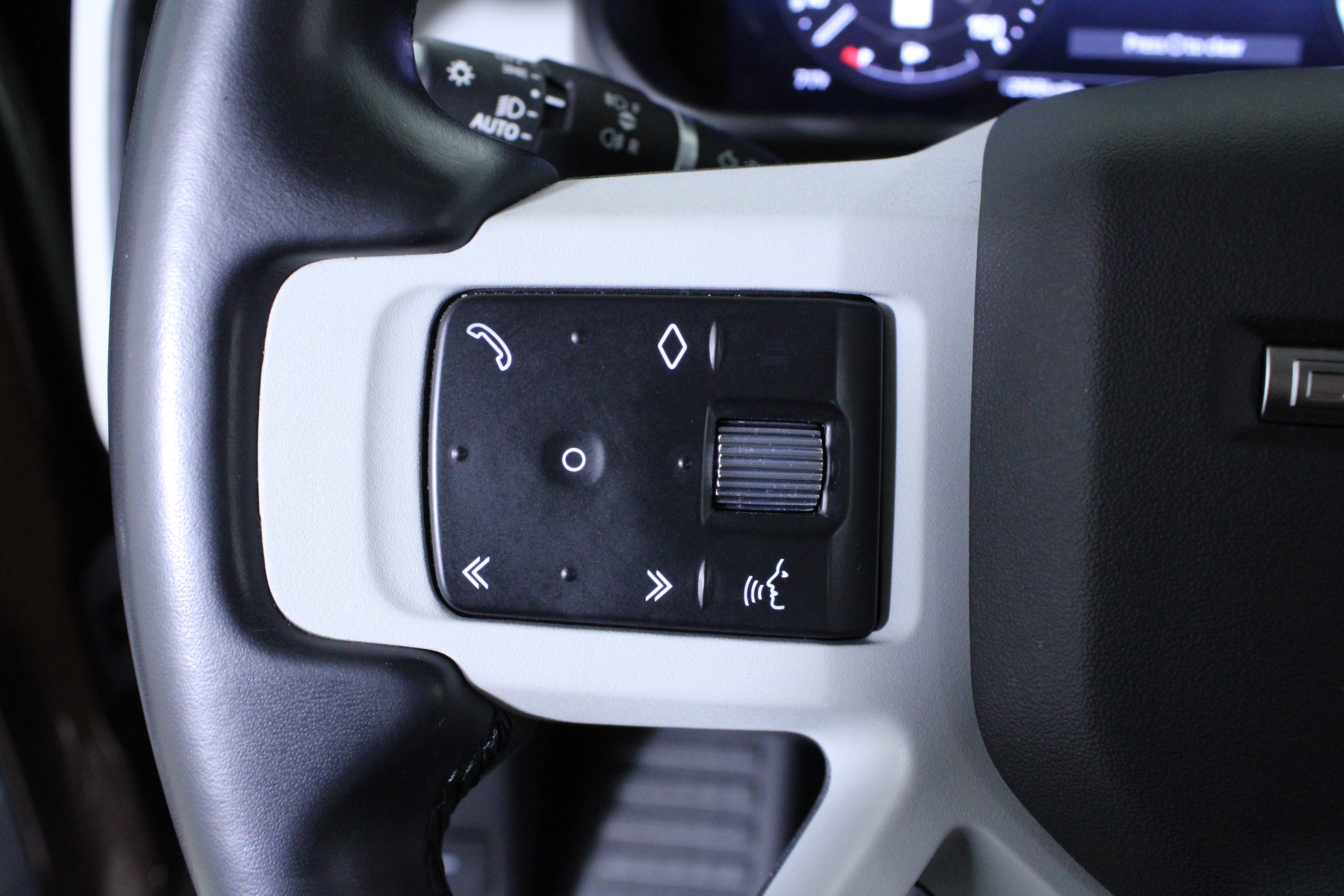 Used 2023 Land Rover Defender 130 S image 22