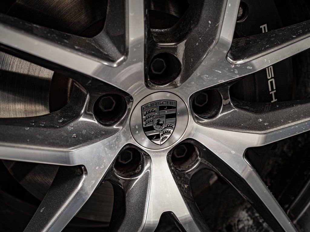 Certified 2025 Porsche Macan image 13