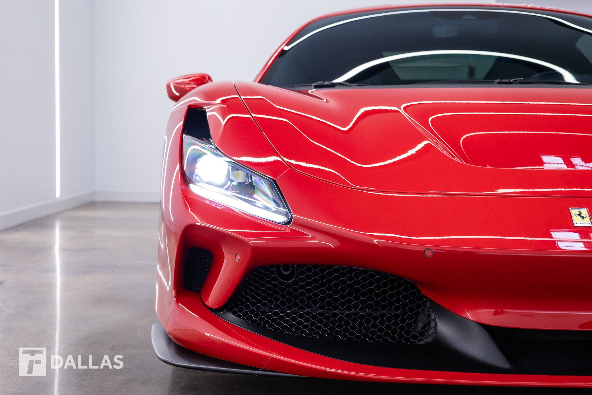 Used 2022 Ferrari F8 Tributo RWD image 5