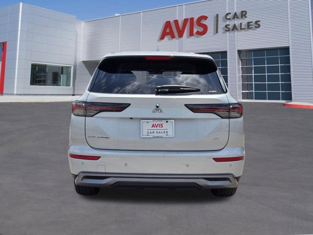 Used 2025 Mitsubishi Outlander AWD image 7