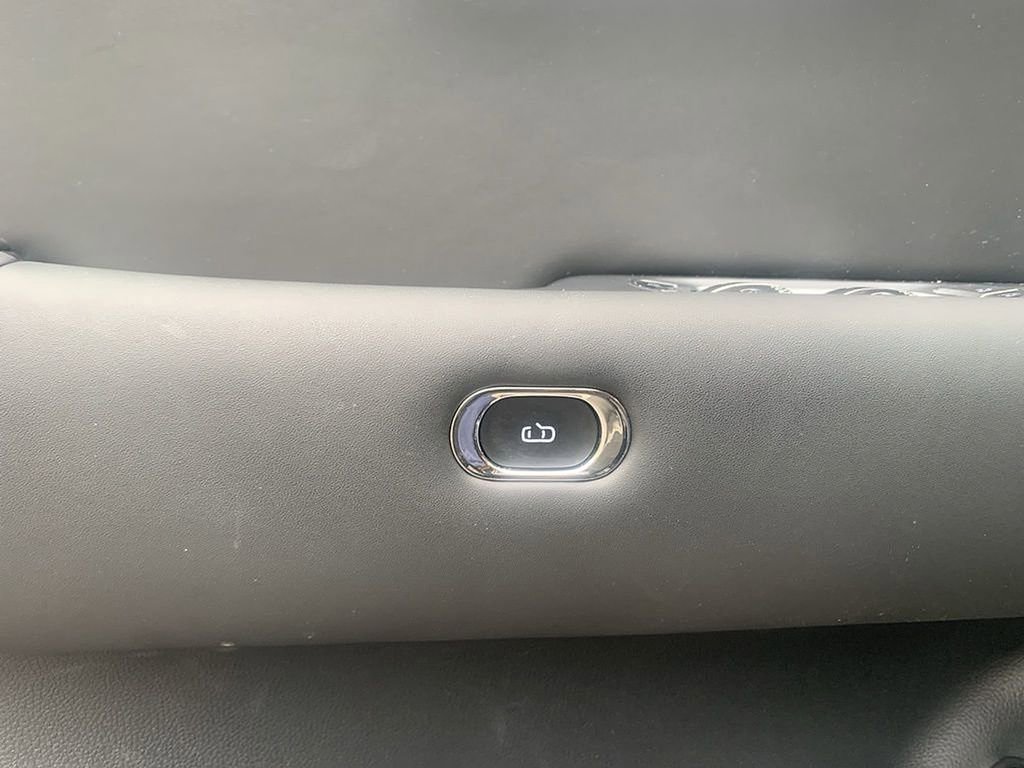 Used 2025 Genesis G90 3.5T image 7