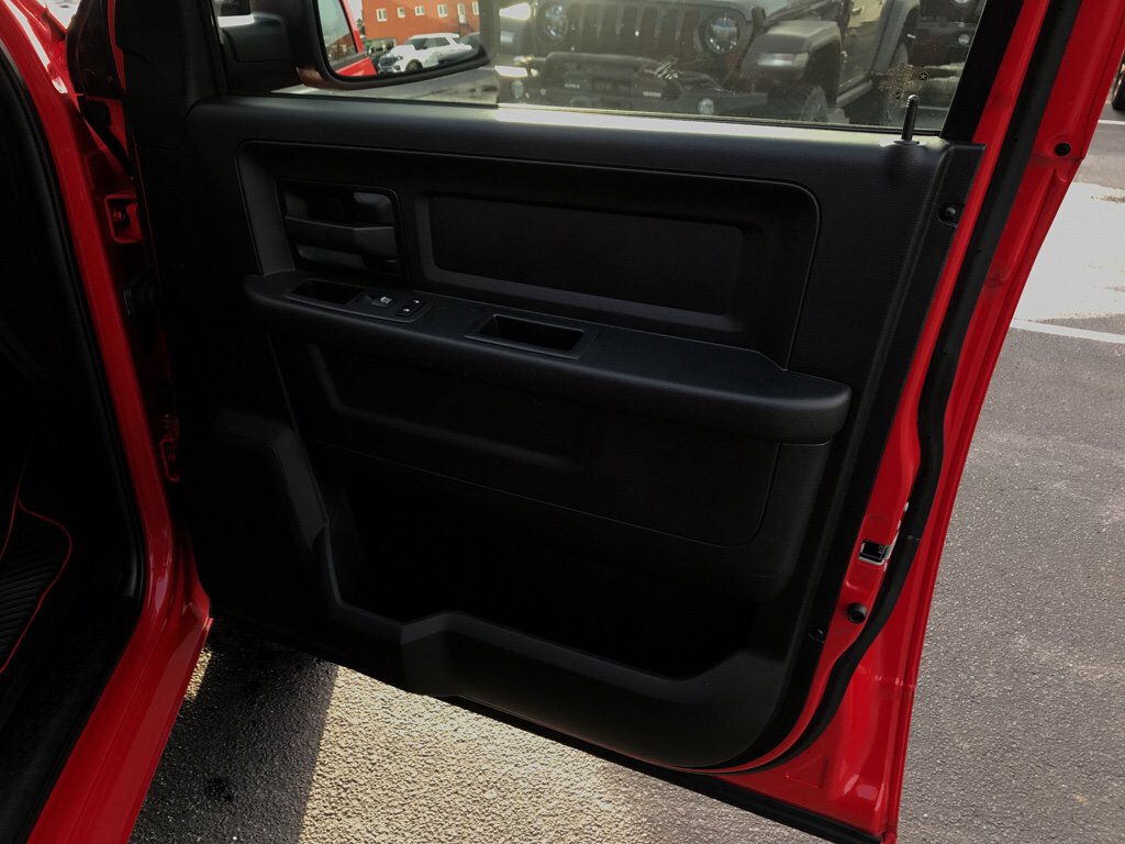 Certified 2021 RAM 1500 Tradesman w/ Chrome Appearance Group image 30