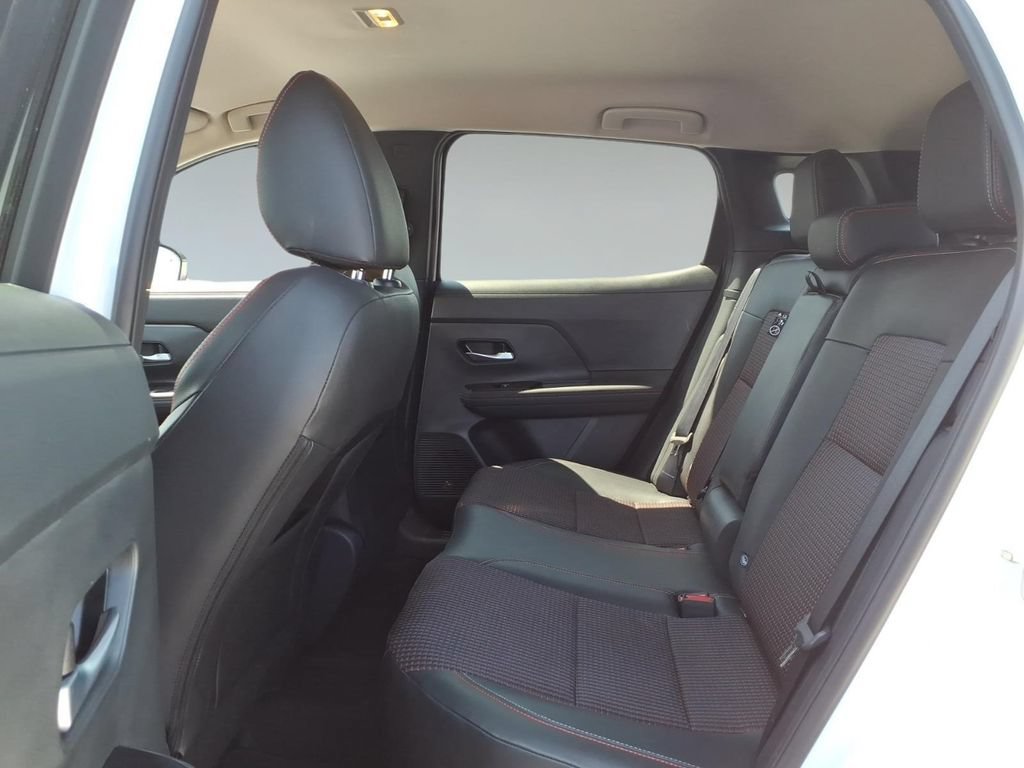 Used 2025 Nissan Kicks SR FWD image 11