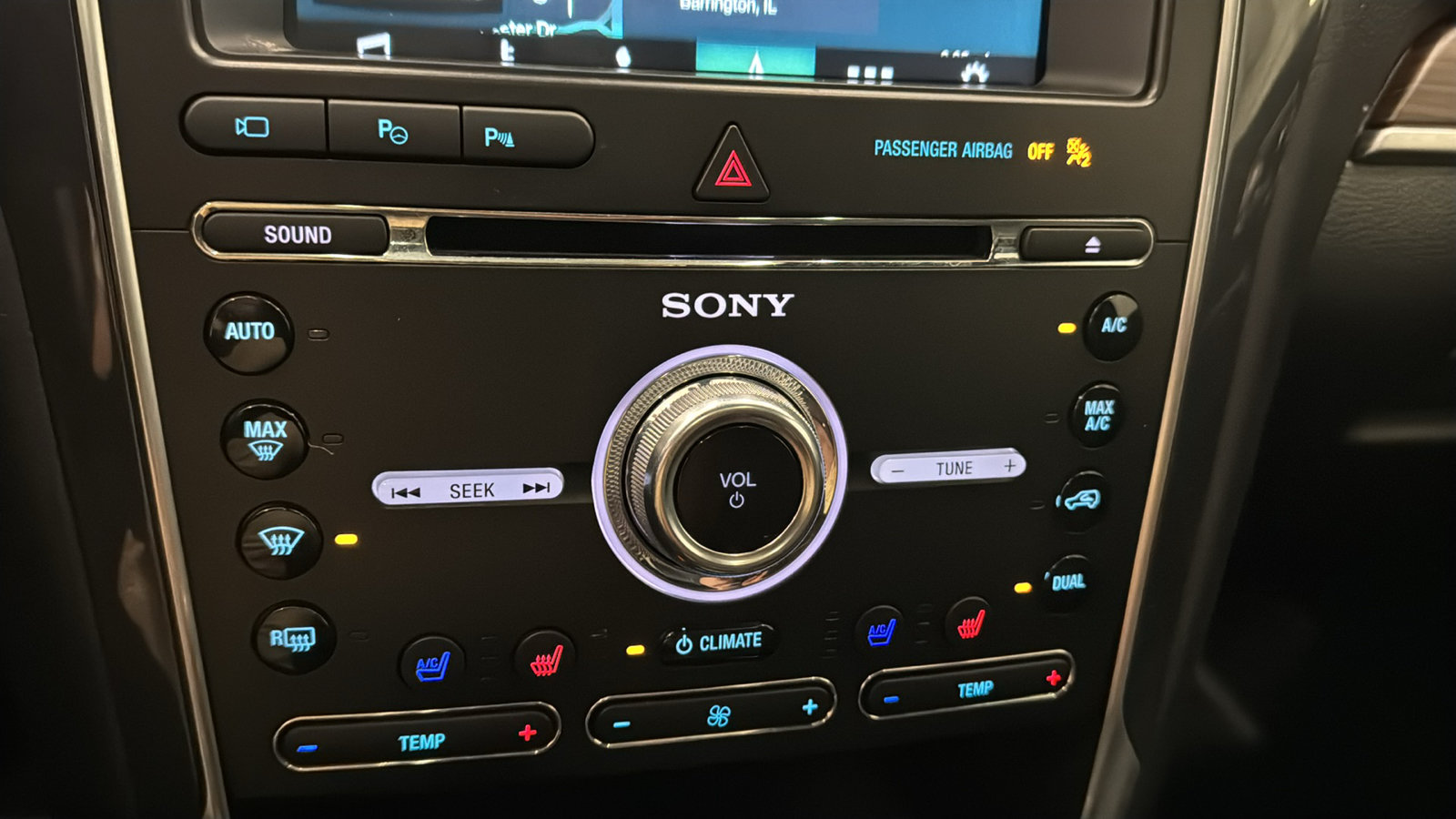 Used 2018 Ford Explorer Limited w/ Equipment Group 301A AWD/4WD image 19