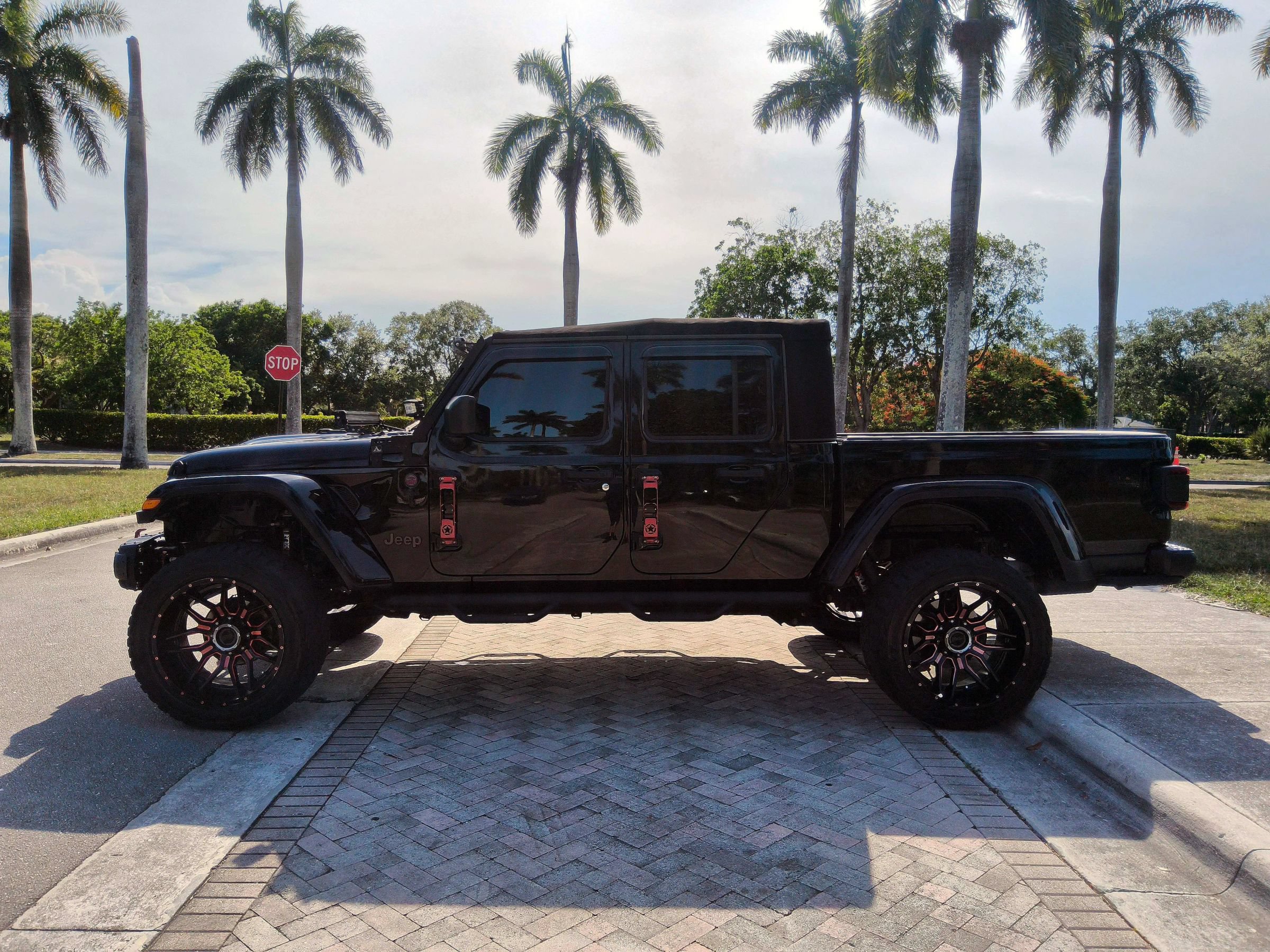 Used 2020 Jeep Gladiator Rubicon AWD/4WD image 6