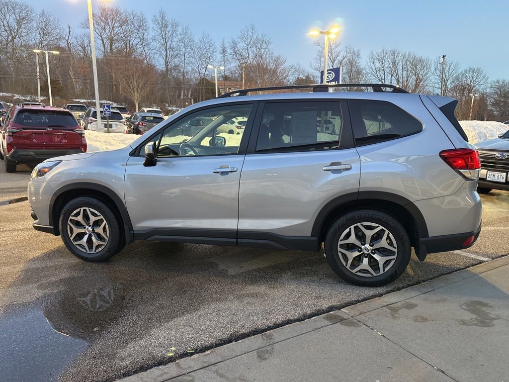 Used 2023 Subaru Forester Premium image 2