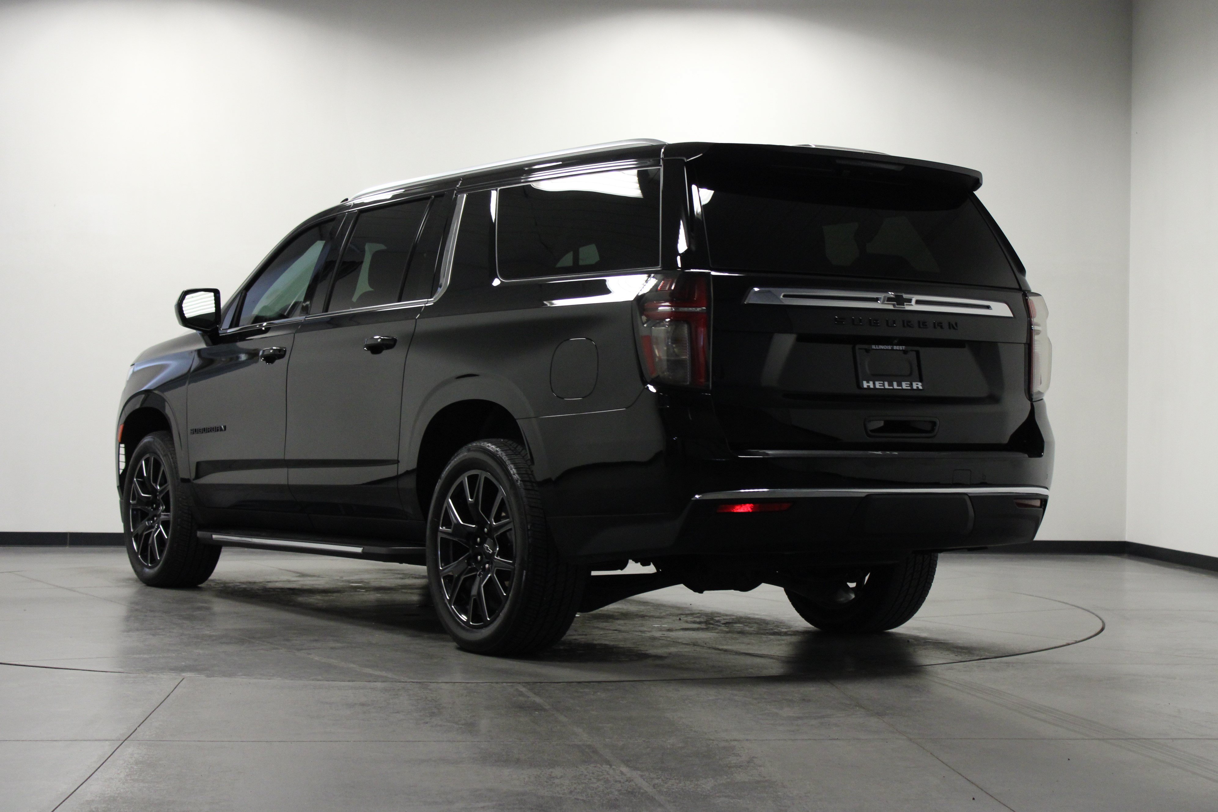 Used 2024 Chevrolet Suburban LS w/ Driver Alert Package AWD/4WD image 6