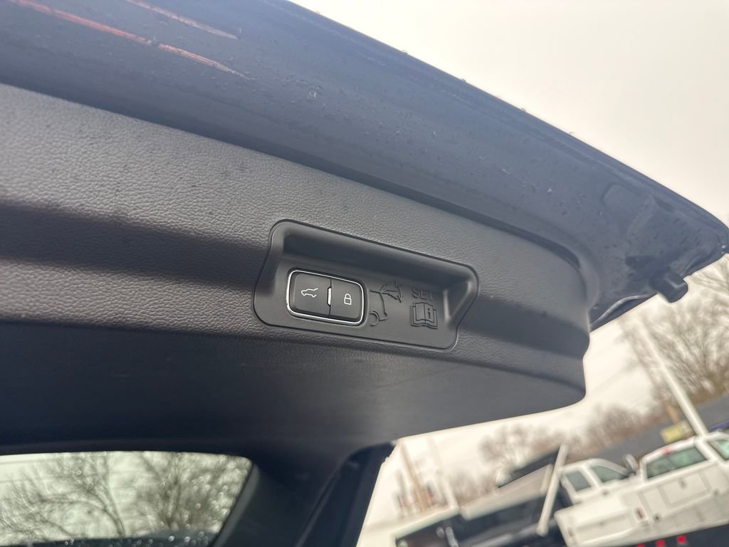 Used 2023 Ford Explorer XLT w/ Equipment Group 202A AWD/4WD image 15