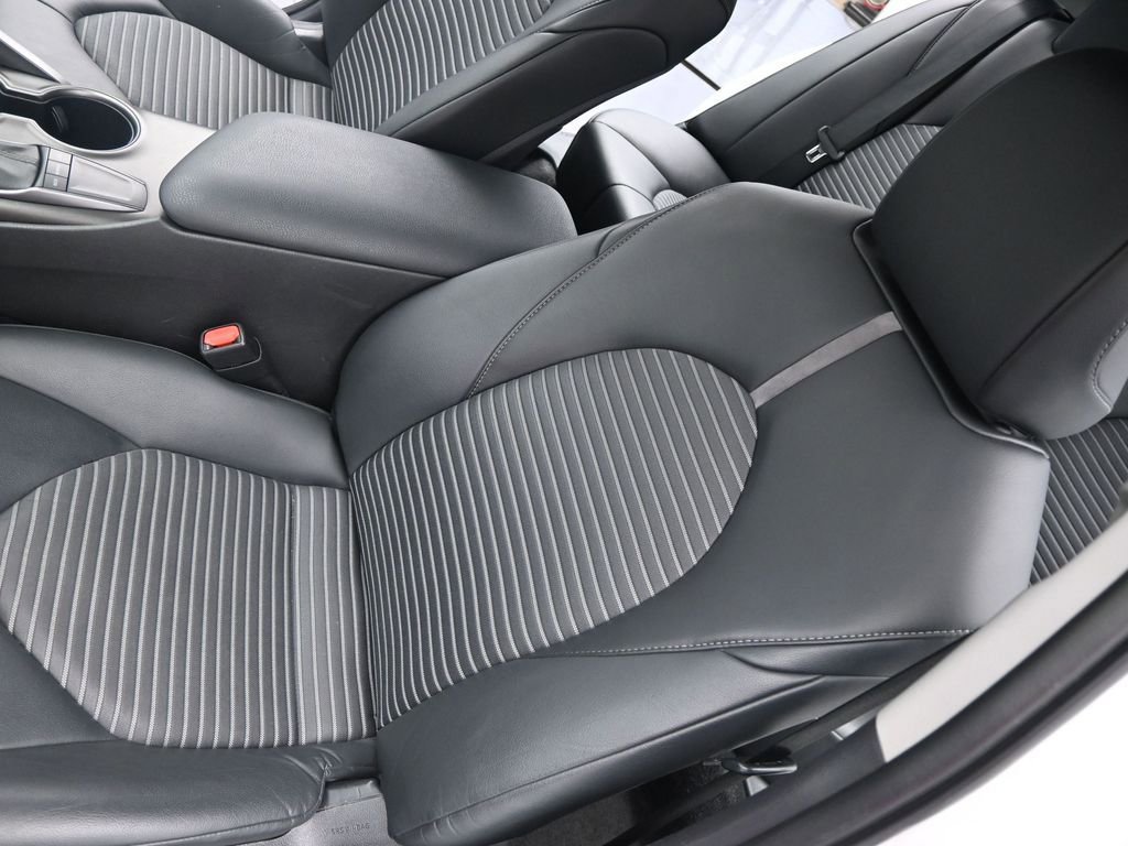 Used 2024 Toyota Camry SE w/ Convenience Package image 9