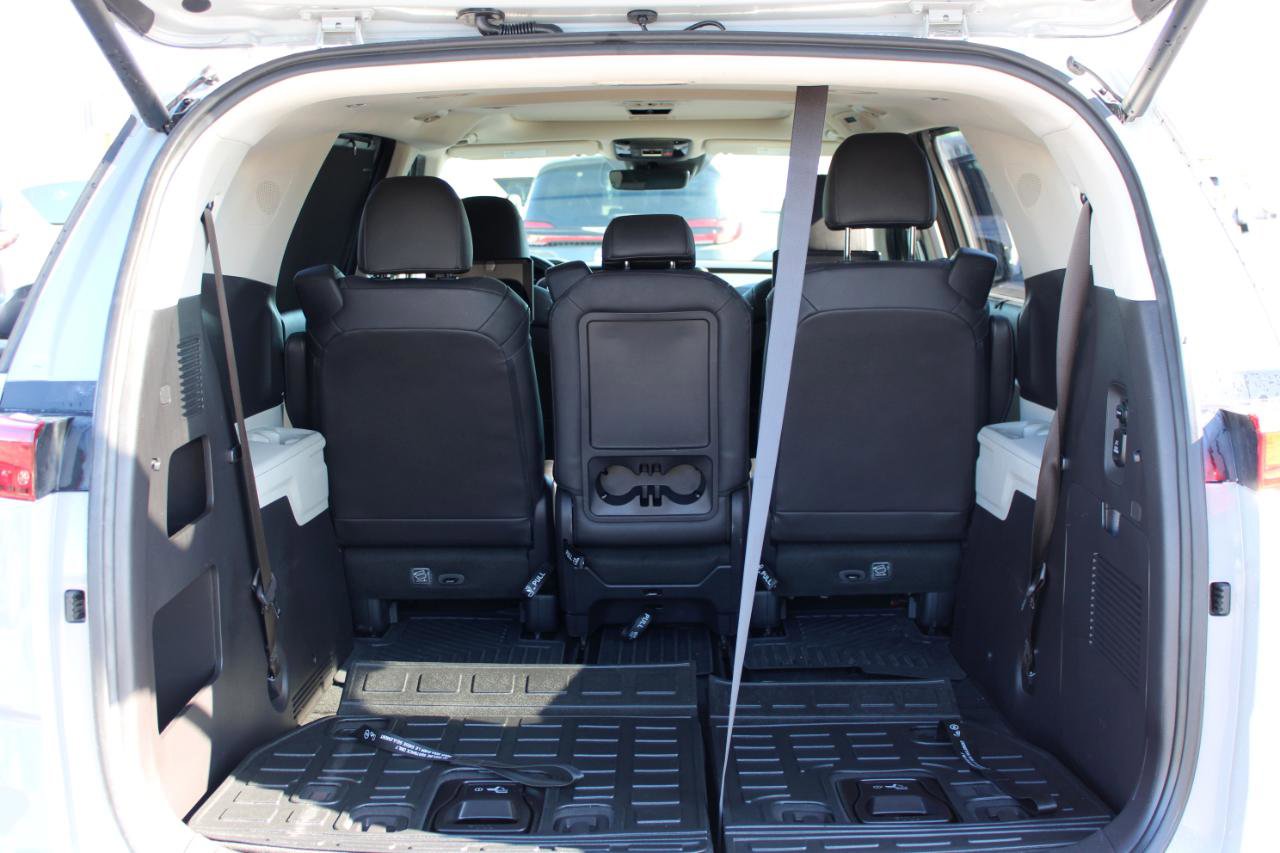 Used 2024 Kia Carnival SX Prestige image 9