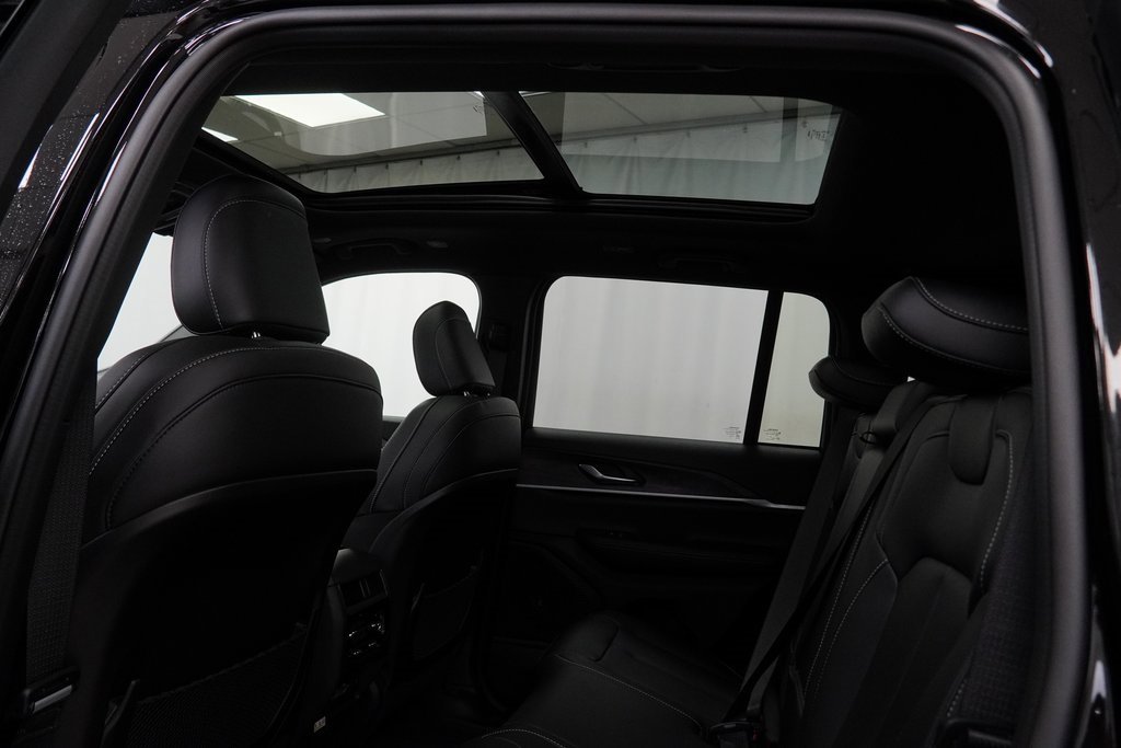 New 2025 Jeep Grand Cherokee Limited w/ Trailer Tow Package image 18