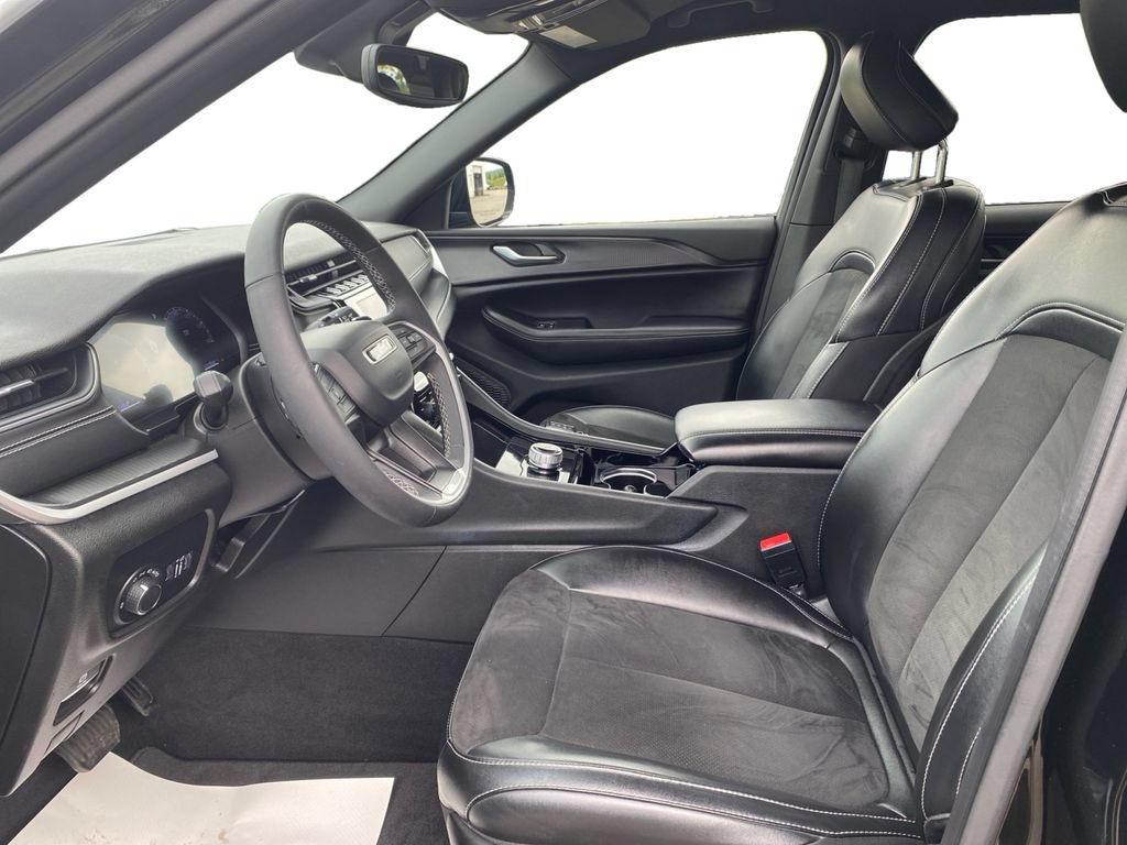 Used 2023 Jeep Grand Cherokee L Laredo AWD/4WD image 17