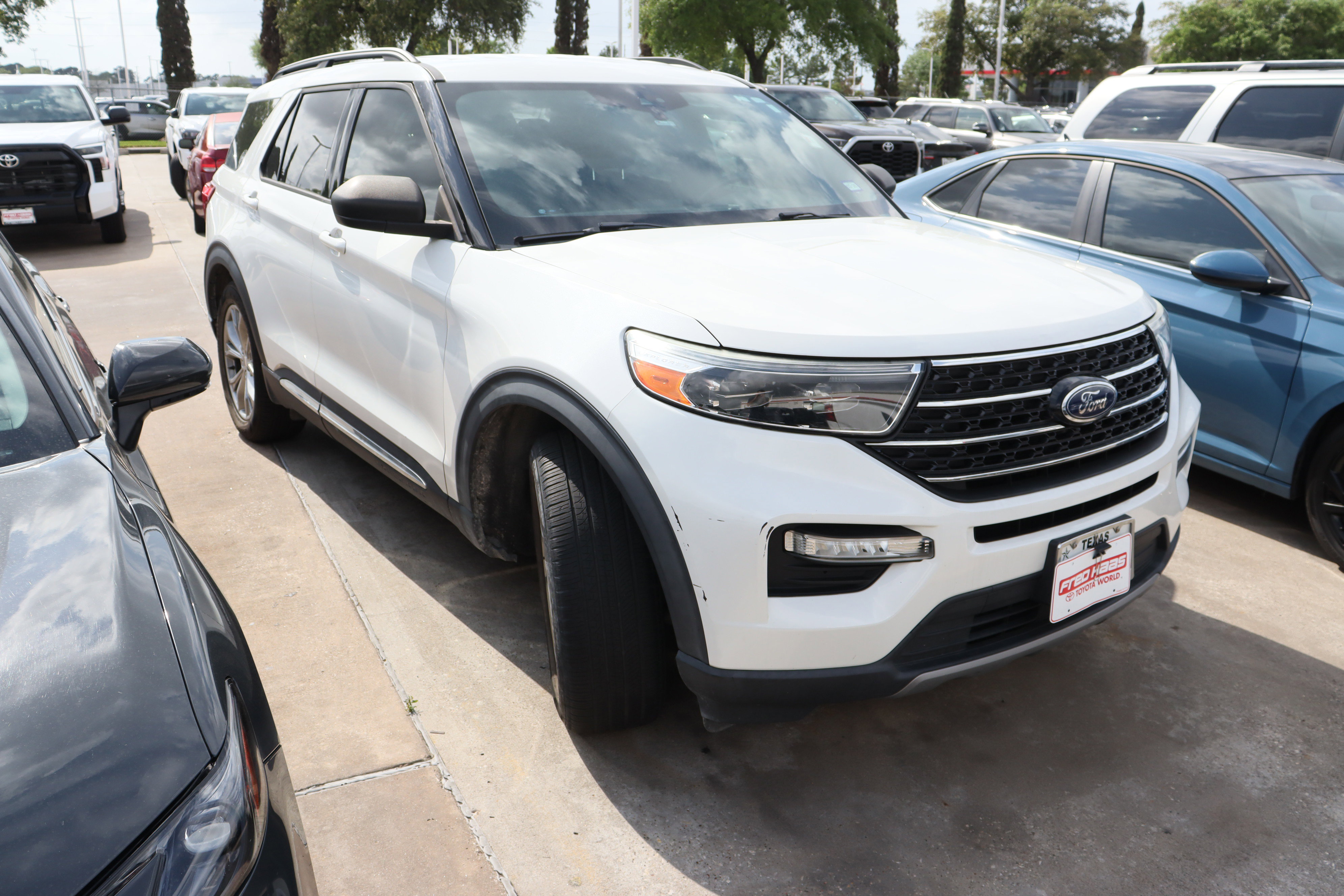 Used 2020 Ford Explorer XLT w/ Equipment Group 202A image 2