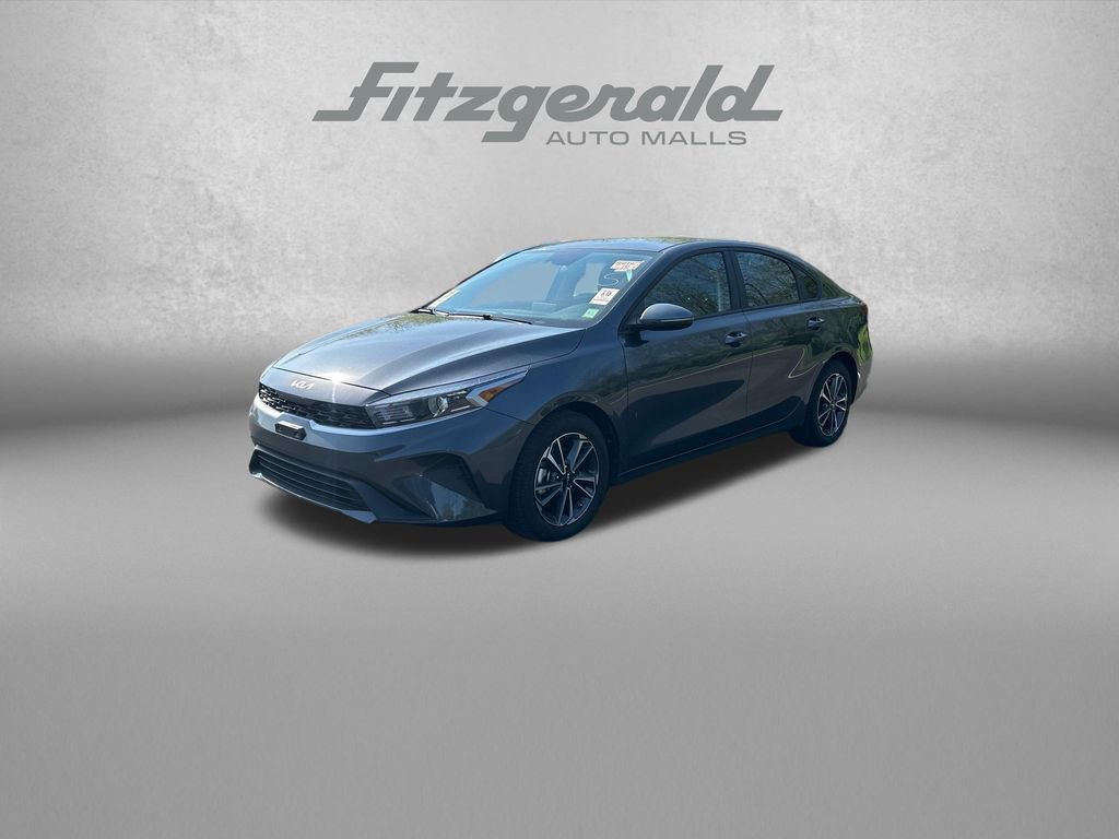 Used 2024 Kia Forte LXS w/ LXS Technology Package FWD image 3