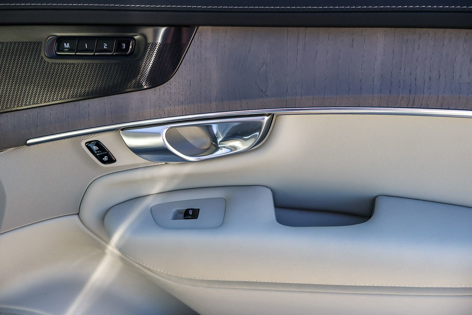 New 2026 Volvo XC90 B6 Ultra w/ Protection Package image 20