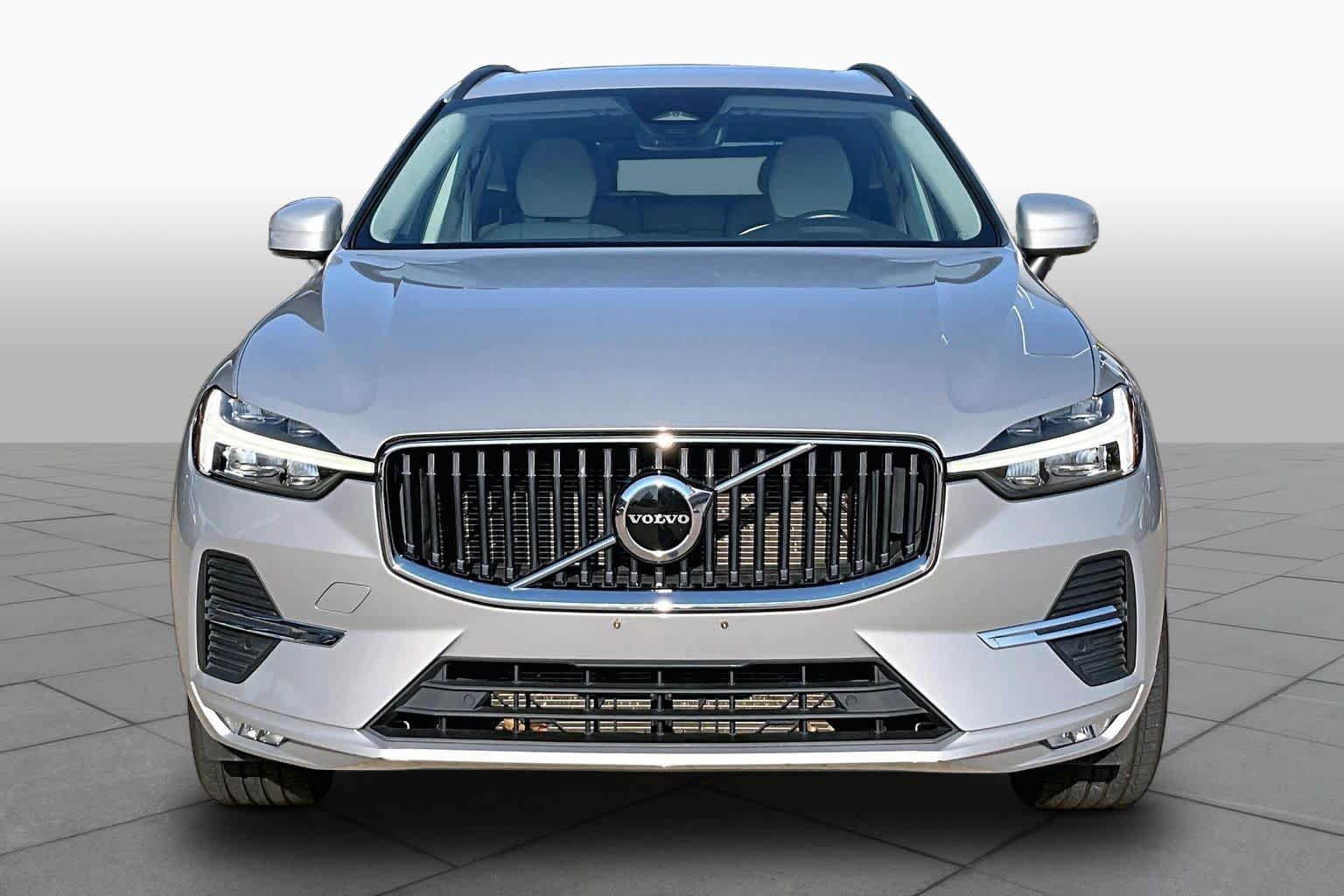 Used 2022 Volvo XC60 B5 Momentum w/ Protection Package Premier AWD/4WD image 3
