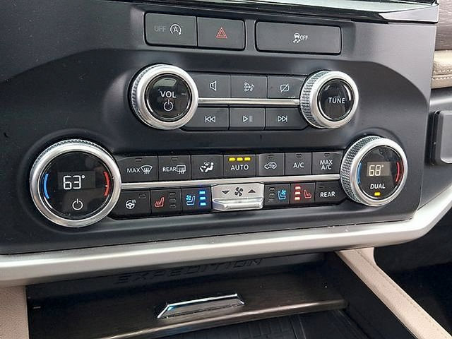 Used 2024 Ford Expedition Limited AWD/4WD image 17