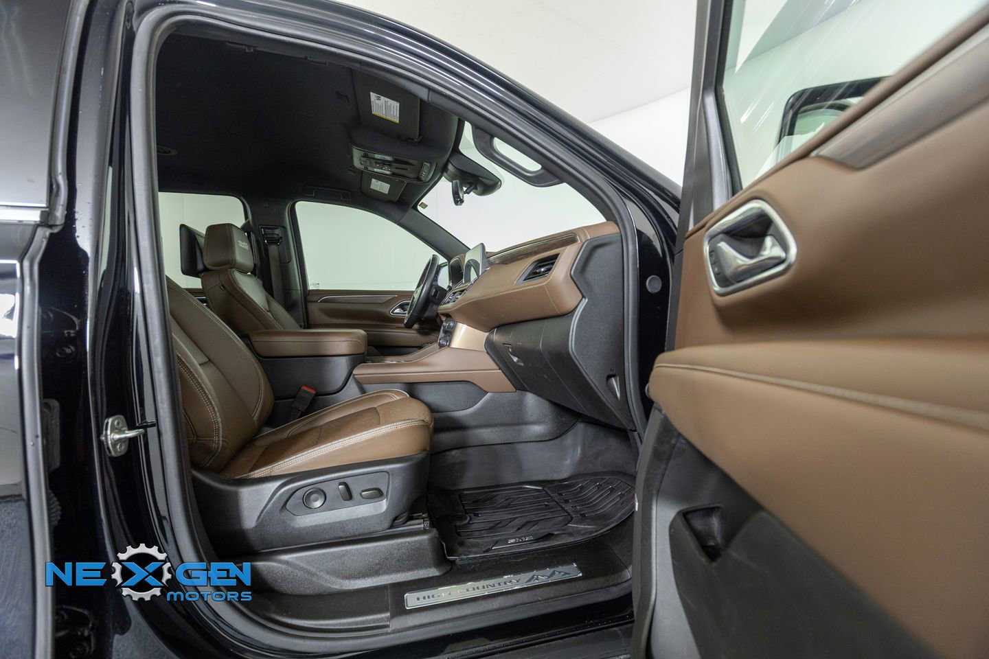 Used 2024 Chevrolet Suburban High Country w/ Advanced Technology Package image 41