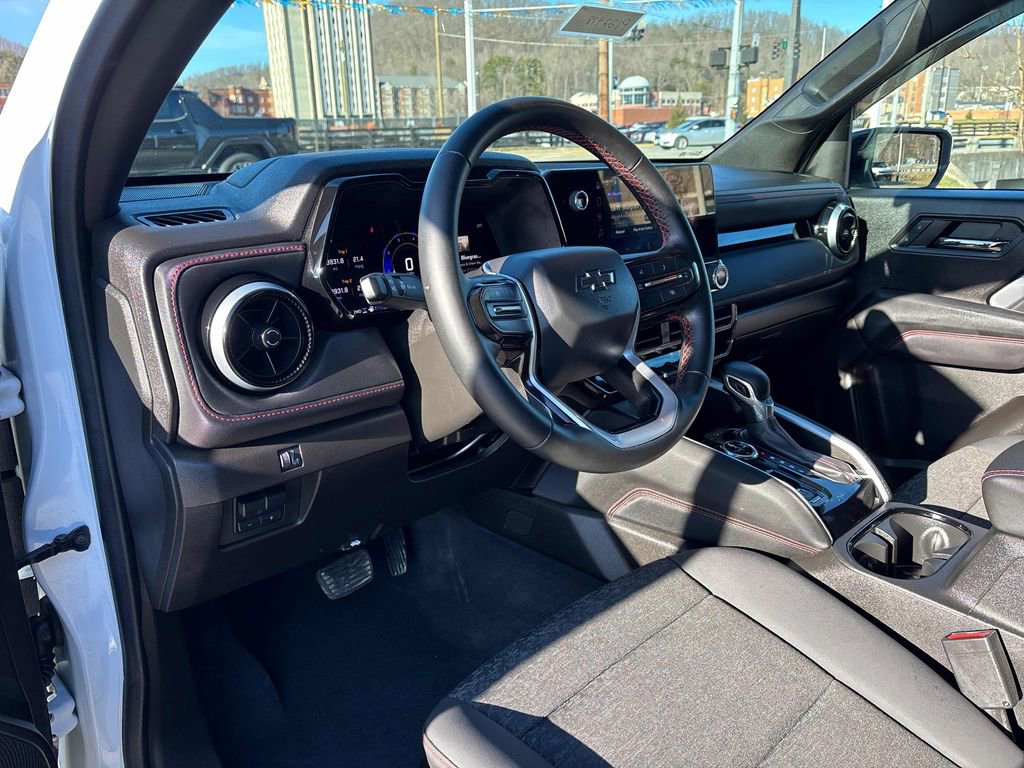 Used 2024 Chevrolet Colorado Z71 w/ Z71 Convenience Package 2 image 13