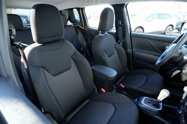 Used 2023 Jeep Renegade Latitude image 24