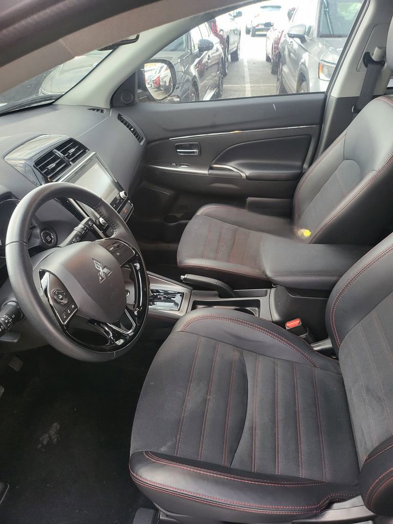 Used 2025 Mitsubishi Outlander Sport SE AWD/4WD image 3
