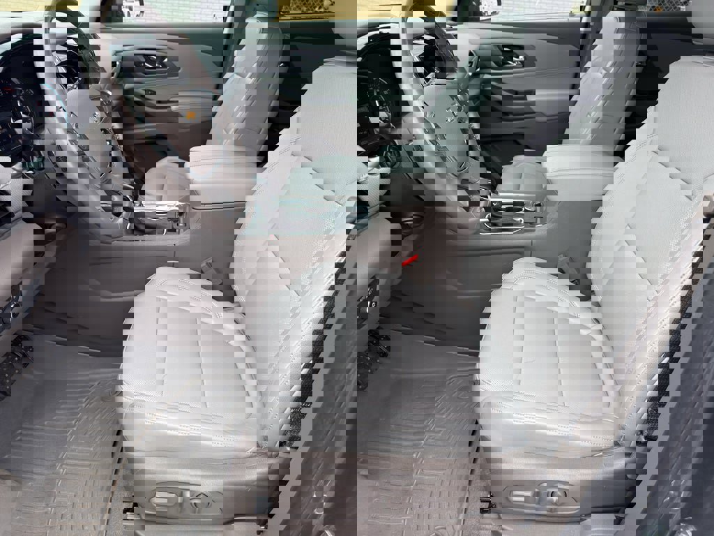 Used 2021 Chevrolet Traverse Premier image 11