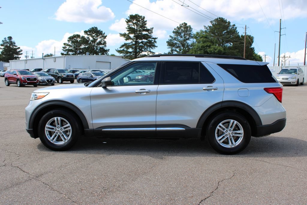 Used 2021 Ford Explorer XLT w/ Equipment Group 202A RWD image 3