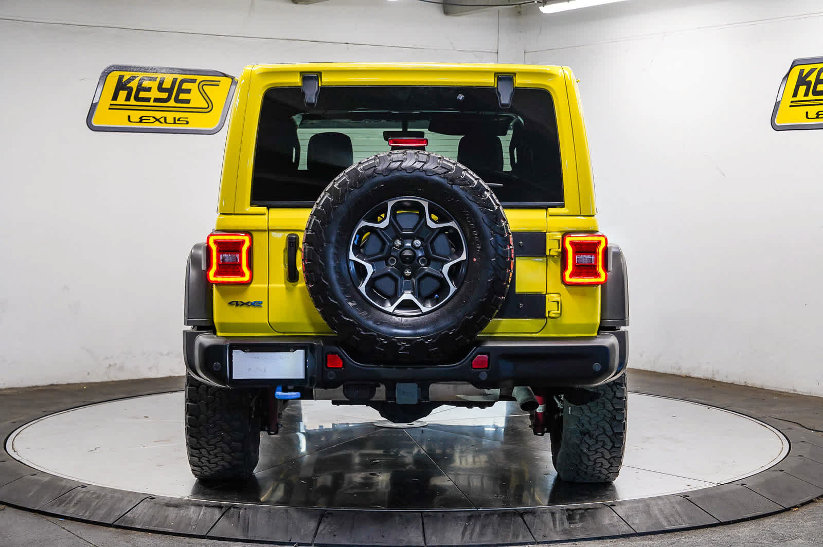 Used 2022 Jeep Wrangler Unlimited Rubicon 4xe w/ Cold Weather Group AWD/4WD image 3
