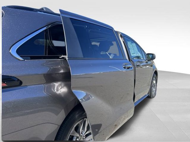 Used 2022 Toyota Sienna XLE AWD/4WD image 50