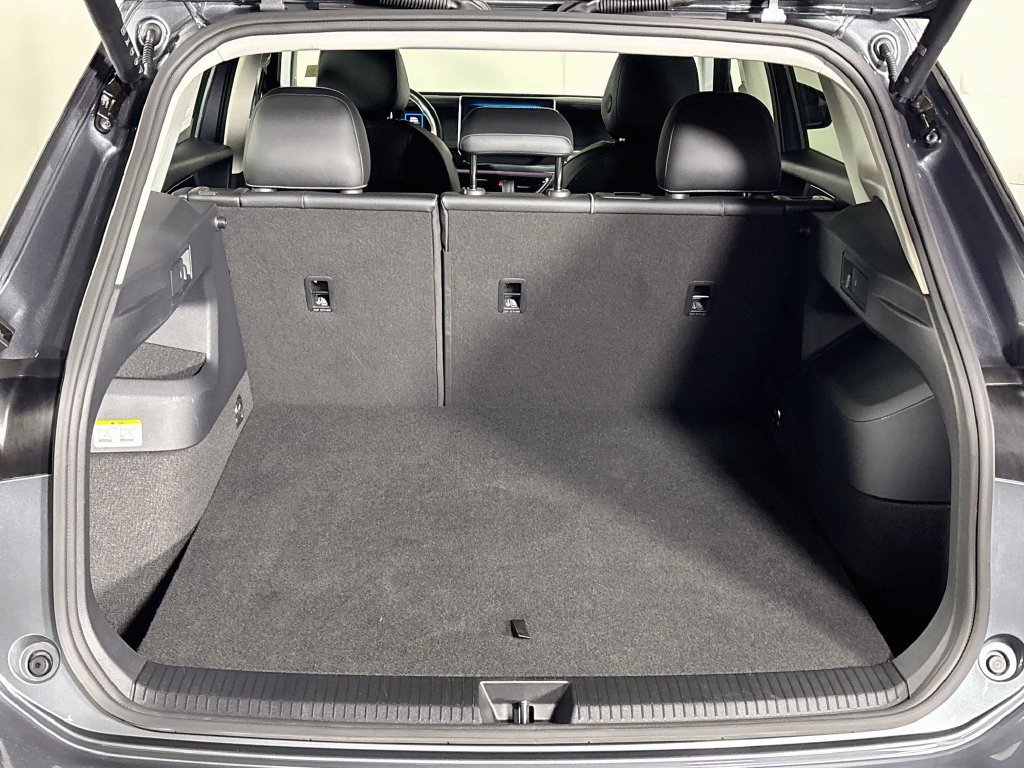 Used 2025 Volkswagen Tiguan SE AWD/4WD image 20