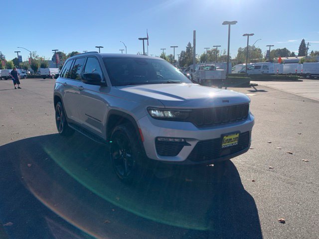 Used 2024 Jeep Grand Cherokee Limited w/ Luxury Tech Group II AWD/4WD image 9