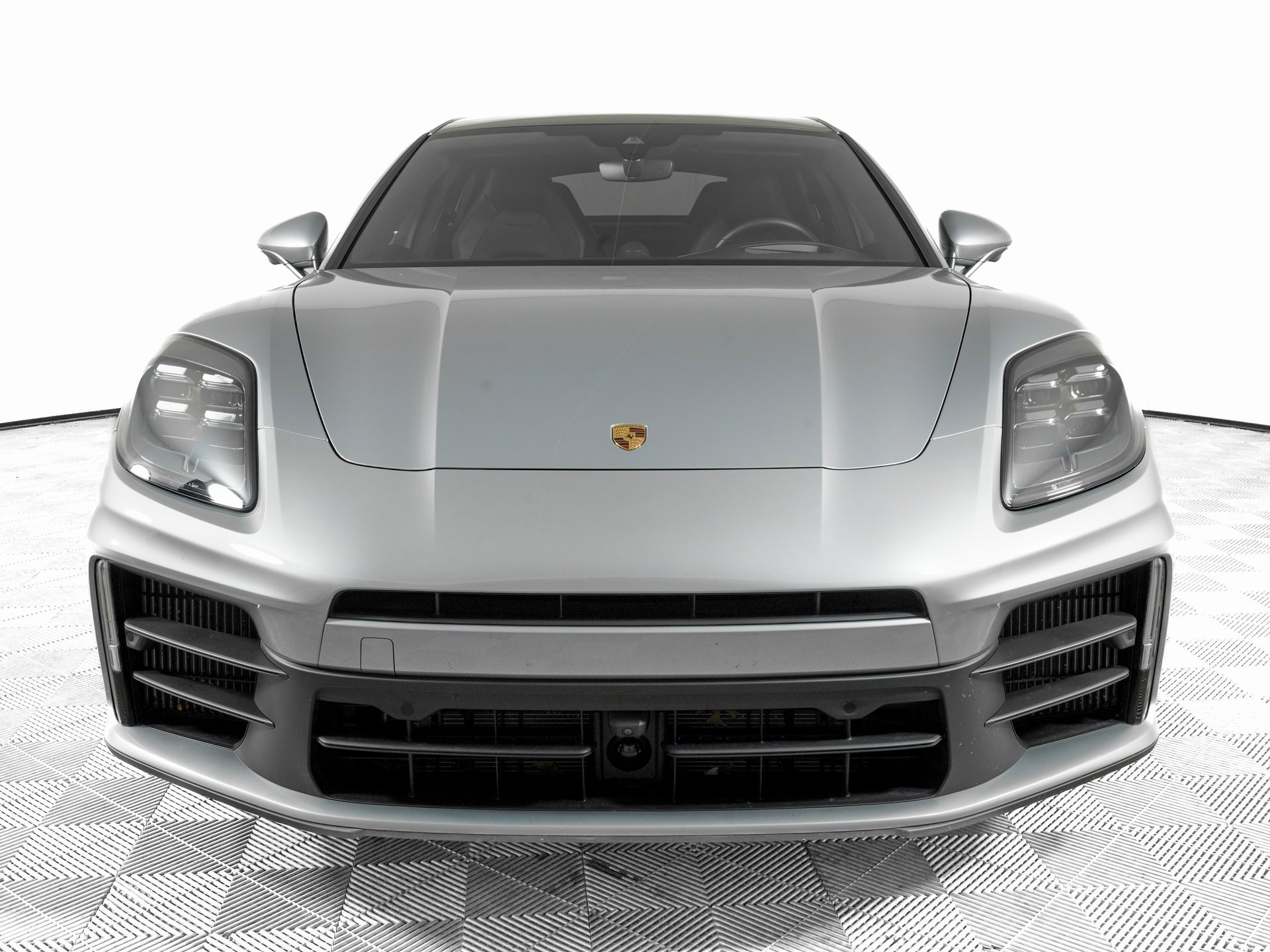 Used 2026 Porsche Panamera image 2