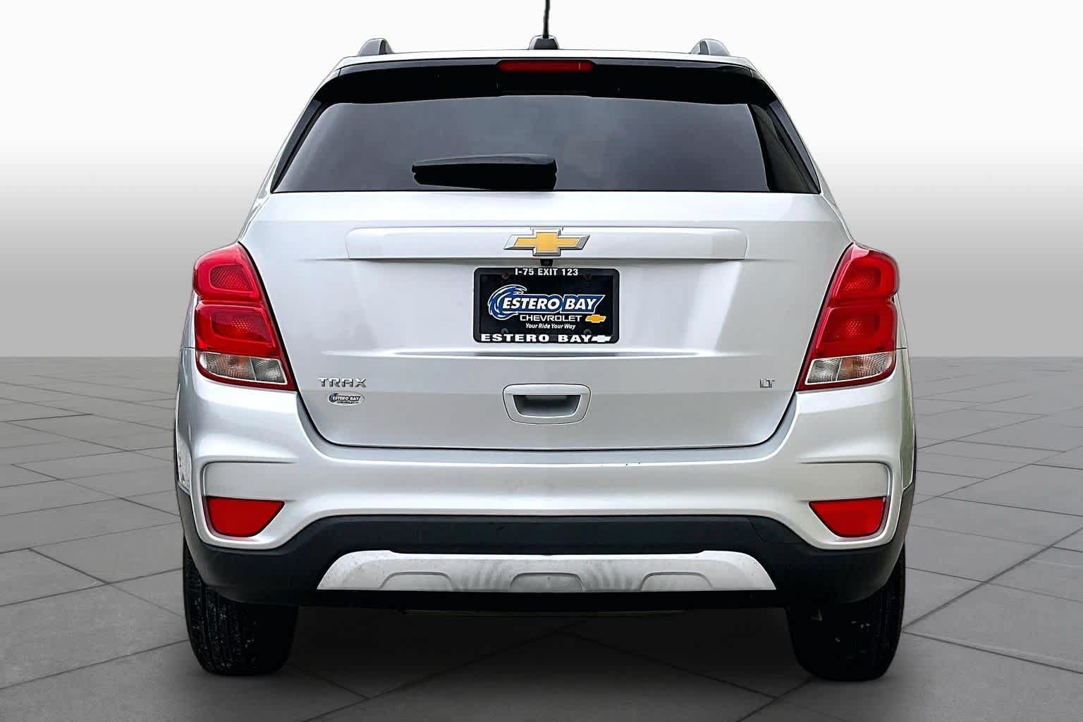 Used 2017 Chevrolet Trax LT w/ LT Convenience Package FWD image 4